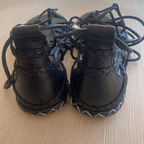 BCBG Max Azeris leather whipstitch trim gladiator sandals - Picture 3 of 5